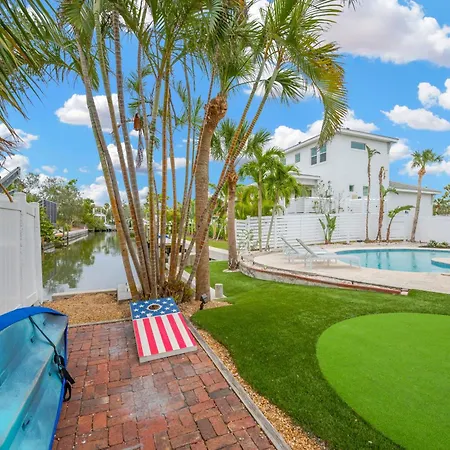 Home On Key With Pool, Hot Tub, Putting Green, Arcade Games, Bike & Mins To Beach!
